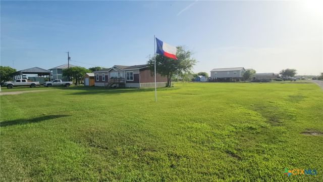 1602 W Saint Louis Avenue, Seadrift, TX 77983