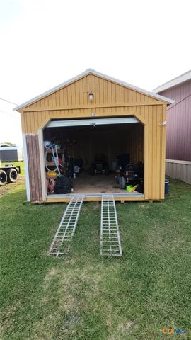 1602 W Saint Louis Avenue, Seadrift, TX 77983