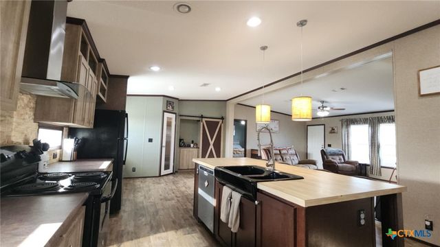 1602 W Saint Louis Avenue, Seadrift, TX 77983