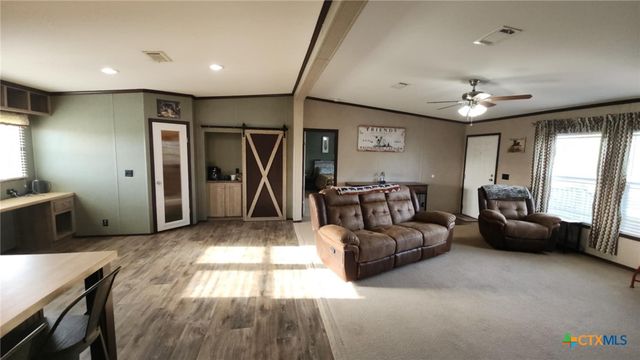 1602 W Saint Louis Avenue, Seadrift, TX 77983