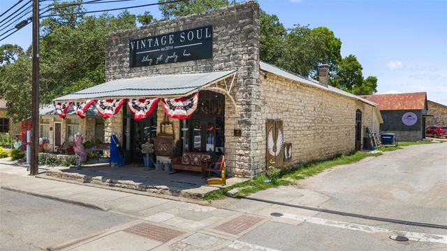 221 Kings Canyon DR, Dripping Springs, TX 78620