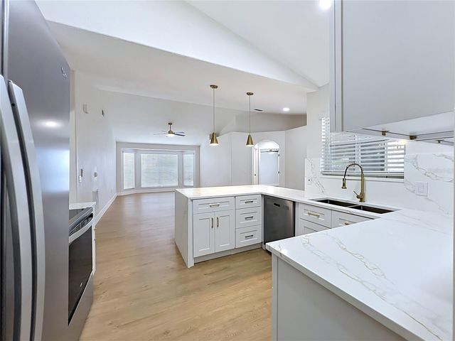 401 COUNTRY WOOD CIR, Lake Mary, FL 32746
