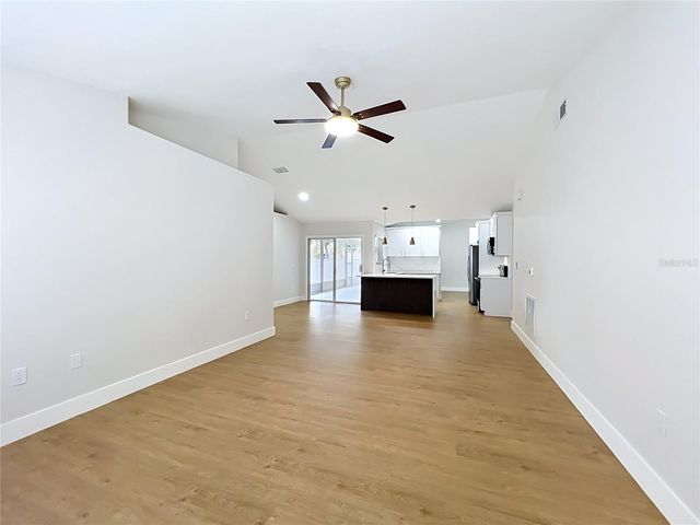 401 COUNTRY WOOD CIR, Lake Mary, FL 32746