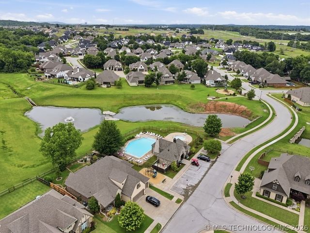 2708 E 140th Place S, Bixby, OK 74008