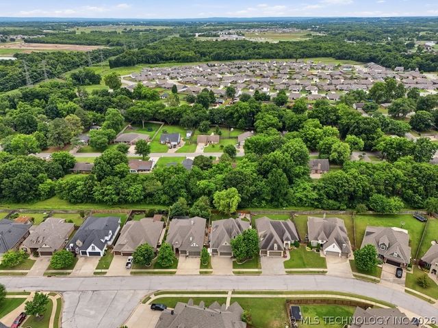 2708 E 140th Place S, Bixby, OK 74008