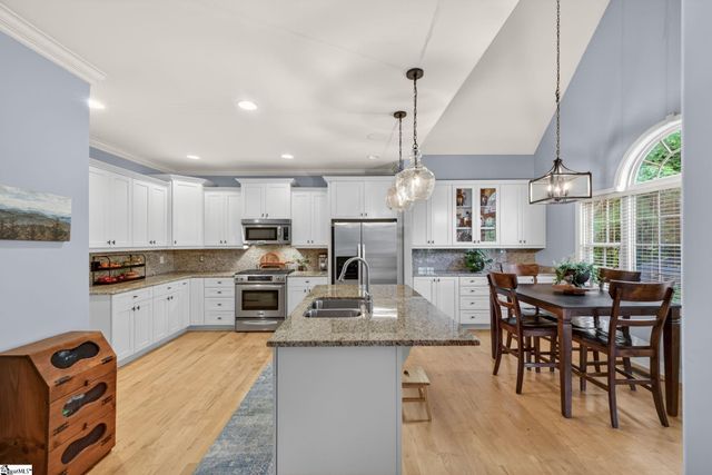 401 Park Ridge Circle, Greer, SC 29651