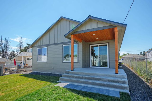 2011 E Longfellow Ave, Spokane, WA 99207