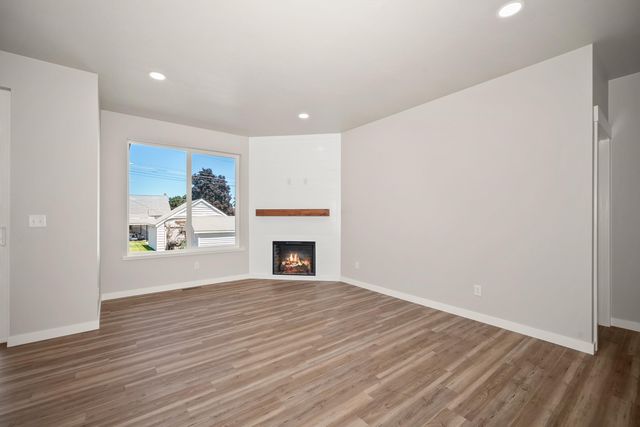 2011 E Longfellow Ave, Spokane, WA 99207