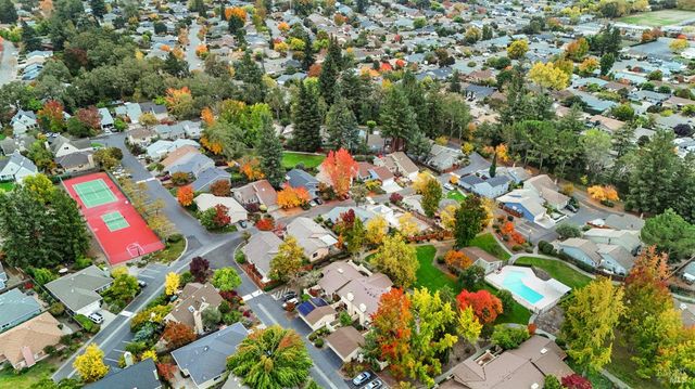 1804 Arroyo Sierra Cir, Santa Rosa, CA 95405