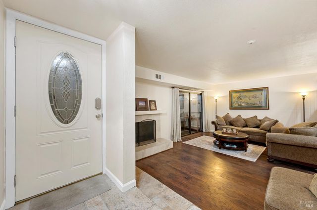 1804 Arroyo Sierra Cir, Santa Rosa, CA 95405