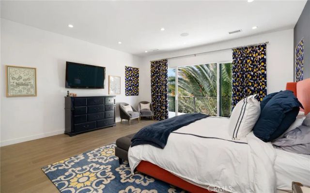 5541 Matilija Avenue, Sherman Oaks, CA 91401