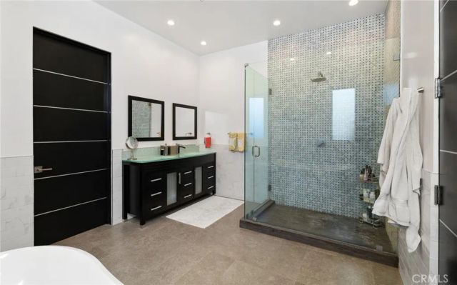 5541 Matilija Avenue, Sherman Oaks, CA 91401