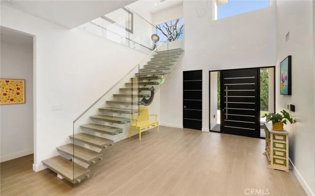 5541 Matilija Avenue, Sherman Oaks, CA 91401