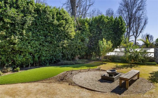 5541 Matilija Avenue, Sherman Oaks, CA 91401
