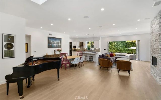 5541 Matilija Avenue, Sherman Oaks, CA 91401