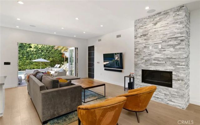5541 Matilija Avenue, Sherman Oaks, CA 91401