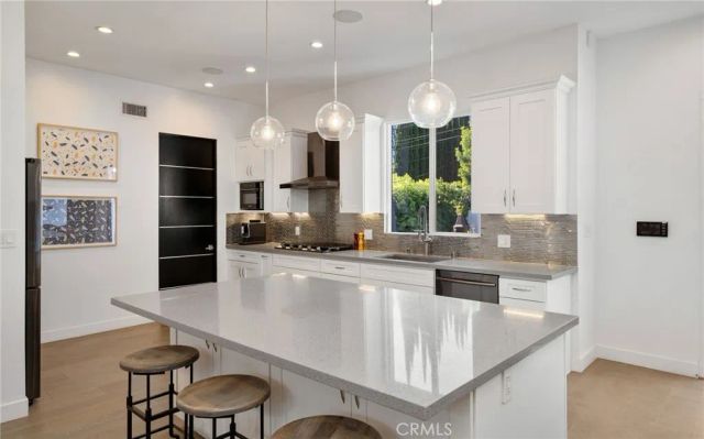 5541 Matilija Avenue, Sherman Oaks, CA 91401