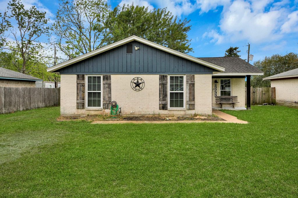12733 7th Street, Santa Fe, TX 77510