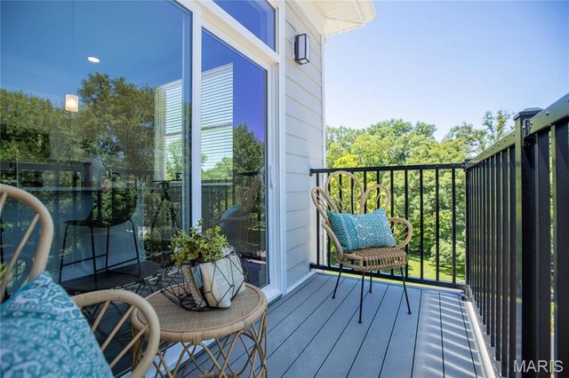 226 E Lockwood Avenue 305, St Louis, MO 63119