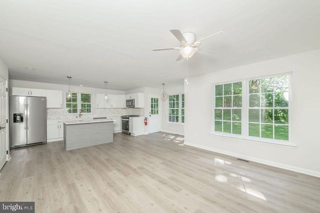 15 S ACADEMY ST, Glassboro, NJ 08028