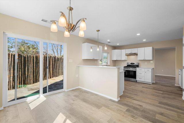 915 KINLEY Avenue NW, Albuquerque, NM 87104