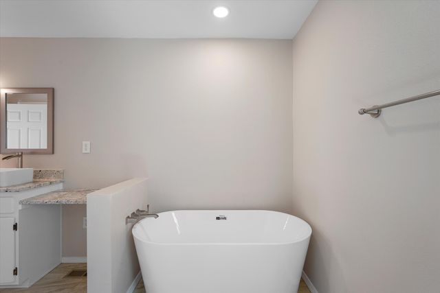 915 KINLEY Avenue NW, Albuquerque, NM 87104