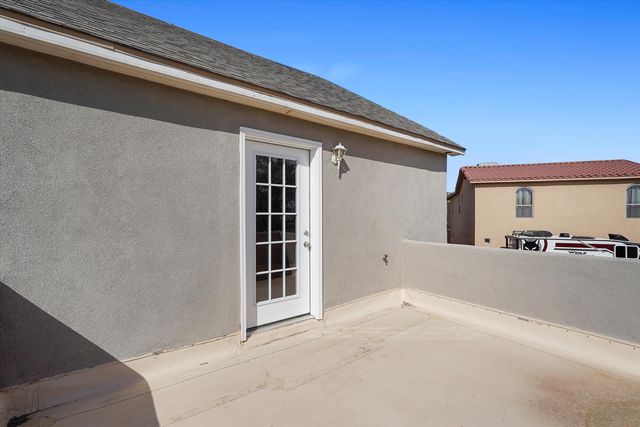915 KINLEY Avenue NW, Albuquerque, NM 87104