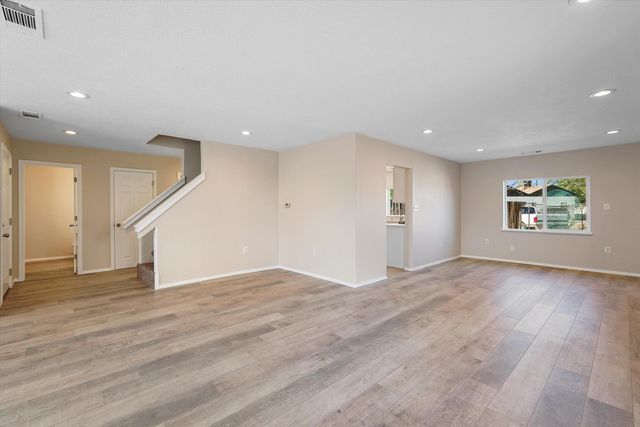 915 KINLEY Avenue NW, Albuquerque, NM 87104