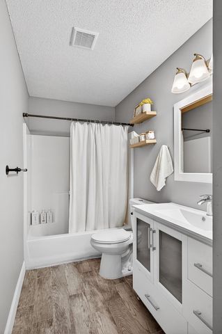 860 Sparrow Road, Waconia, MN 55387