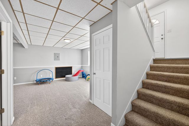 860 Sparrow Road, Waconia, MN 55387