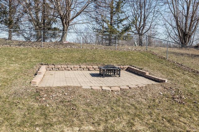 860 Sparrow Road, Waconia, MN 55387