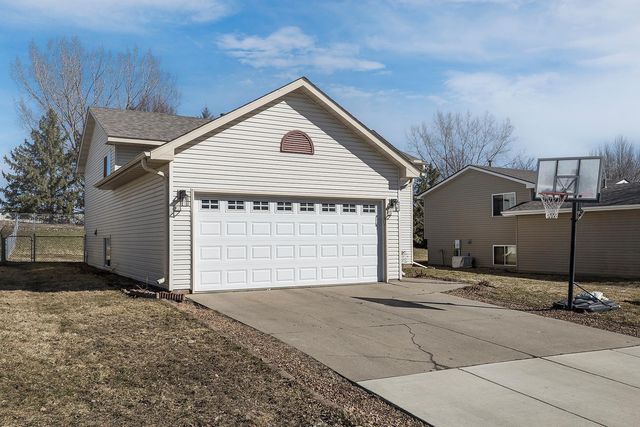 860 Sparrow Road, Waconia, MN 55387