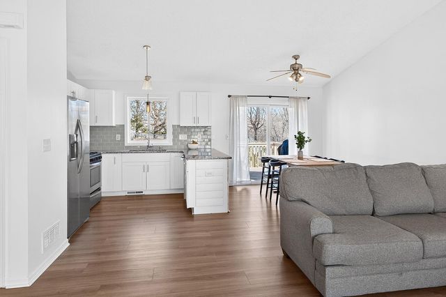 860 Sparrow Road, Waconia, MN 55387