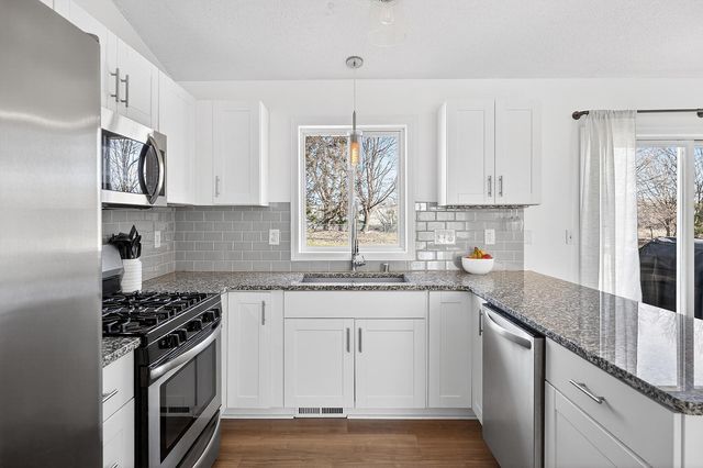 860 Sparrow Road, Waconia, MN 55387