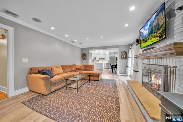 468 Manchester Way, Wyckoff, NJ 07481