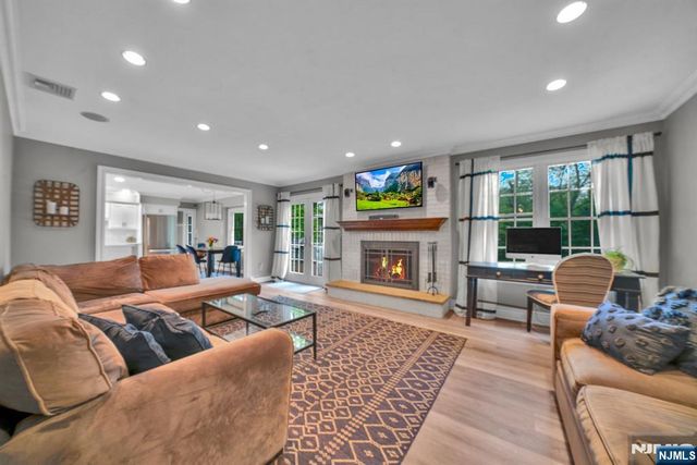 468 Manchester Way, Wyckoff, NJ 07481