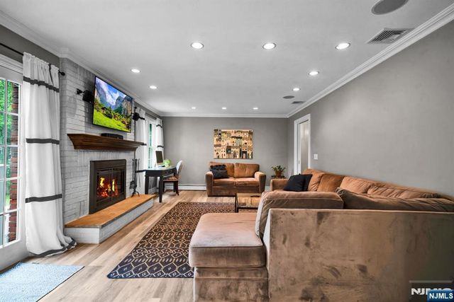 468 Manchester Way, Wyckoff, NJ 07481