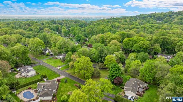 468 Manchester Way, Wyckoff, NJ 07481