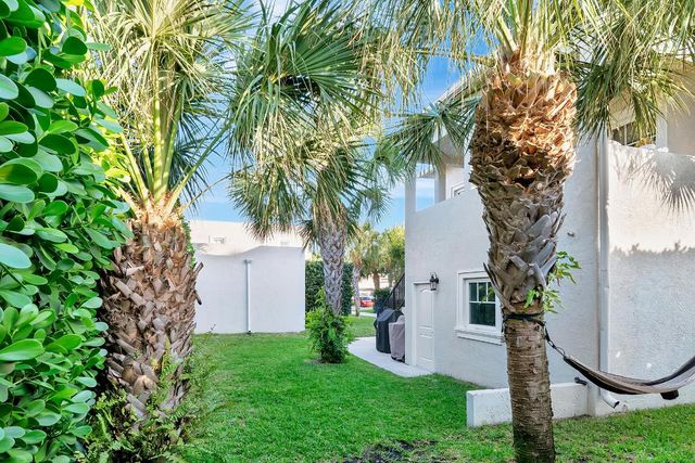 354 Marlborough Place, West Palm Beach, FL 33405