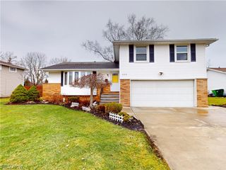 904 Rose Boulevard, Highland Heights, OH 44143