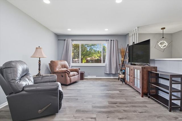 830 Russell Avenue, Winthrop Harbor, IL 60096