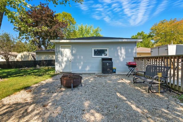 830 Russell Avenue, Winthrop Harbor, IL 60096