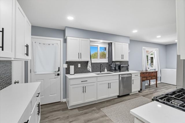 830 Russell Avenue, Winthrop Harbor, IL 60096