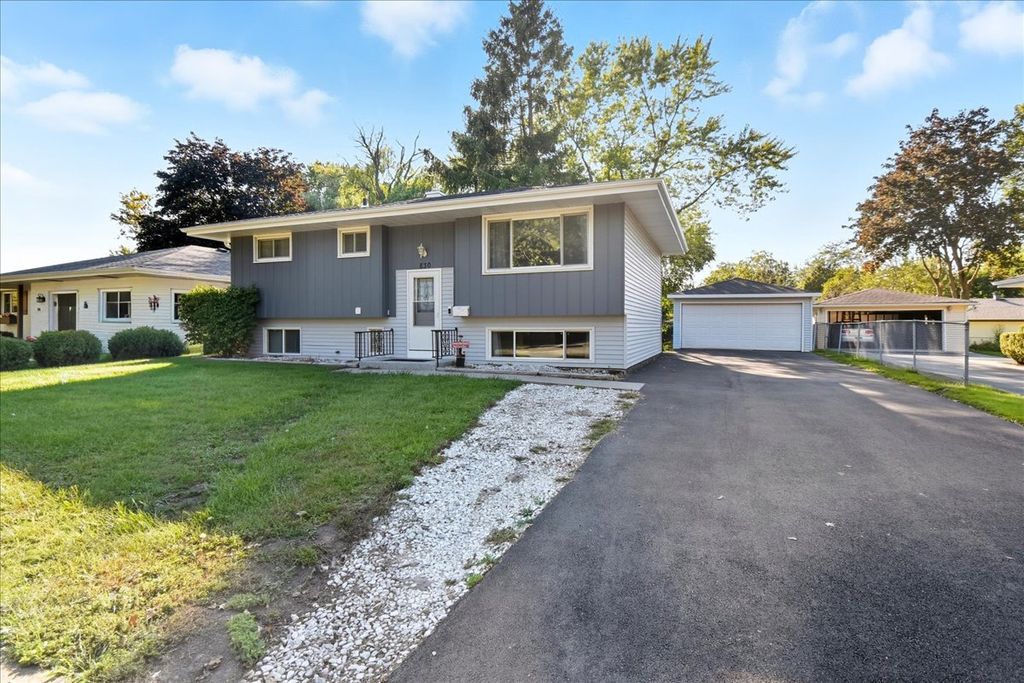 830 Russell Avenue, Winthrop Harbor, IL 60096