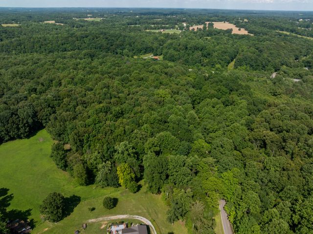 160 W Garretts Creek Rd, Westmoreland, TN 37186