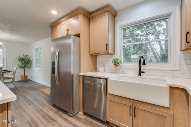 404 Oakmont Drive, Kingsport, TN 37663