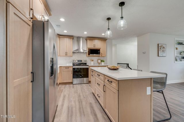 404 Oakmont Drive, Kingsport, TN 37663