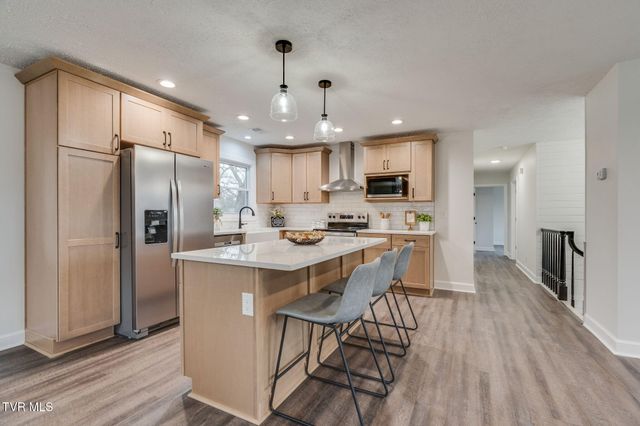 404 Oakmont Drive, Kingsport, TN 37663