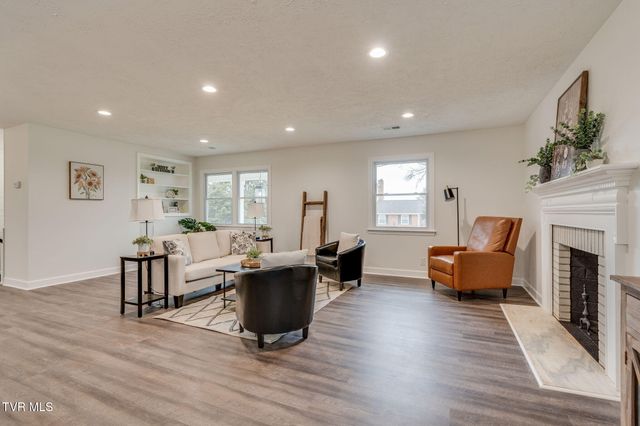 404 Oakmont Drive, Kingsport, TN 37663