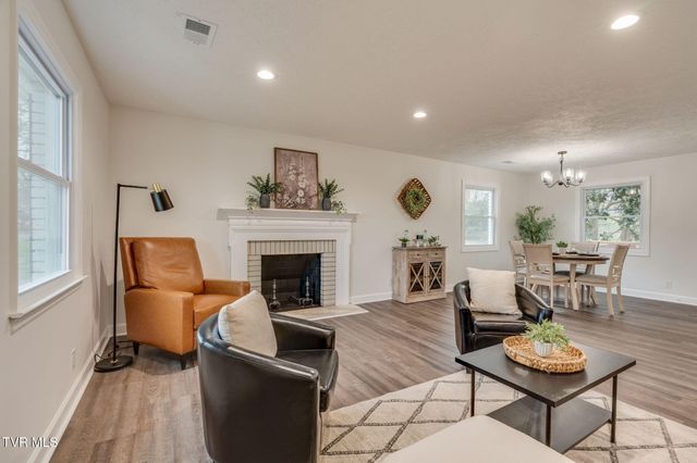 404 Oakmont Drive, Kingsport, TN 37663